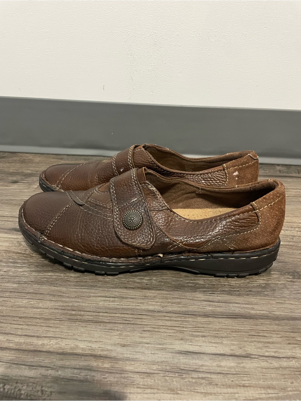 Women Earth origins Casual Brown Slip-On Leather Shoe Button Accent size 8/5